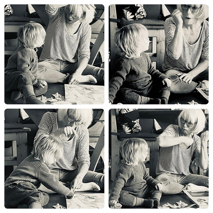 Sabine Kind Hausgebärdensprachkurs Sabine unterricht das kleine Kind in Gebärdensprache, so dass die taube Kinder mit ihre, eigene natürliche Sprache erwerben kann. Das Kind bekommt die Zugang zum Welt der Sprache und Bildung. Für die Spracherwerb von 0 bis 6 Jahre ist das immens wichtig und fördert das Selbstvertrauen und erleichtert weitere Lebenswege des Kindes.